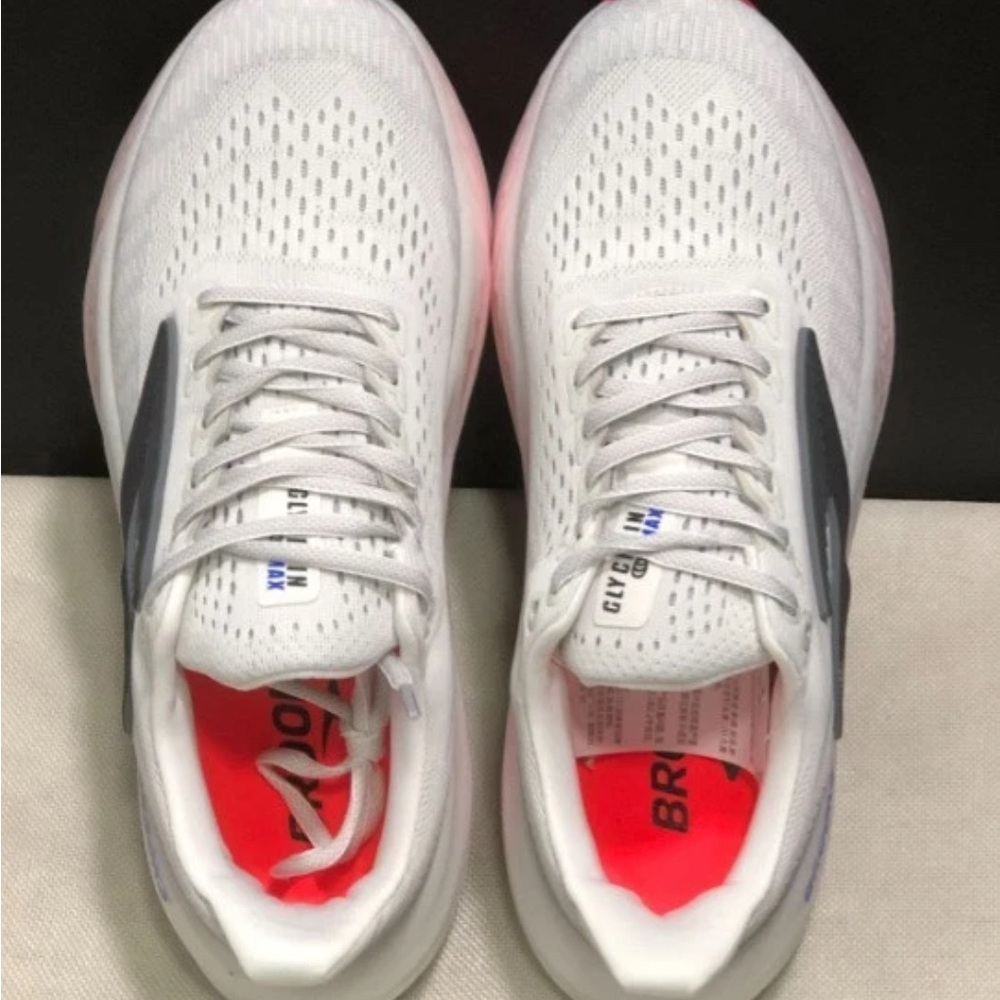 BRAND NEW/NEVER WORN Brooks Glycerin Max Women’s size (7)